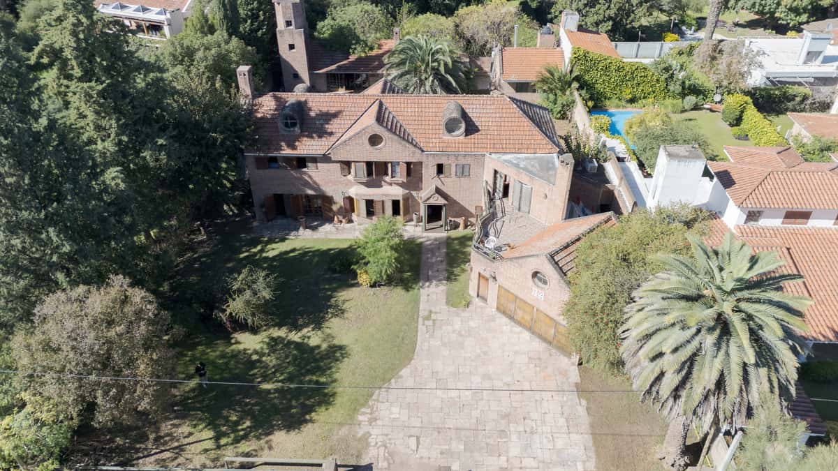 Residencia sobre Av. Lisboa · Vista al Golf