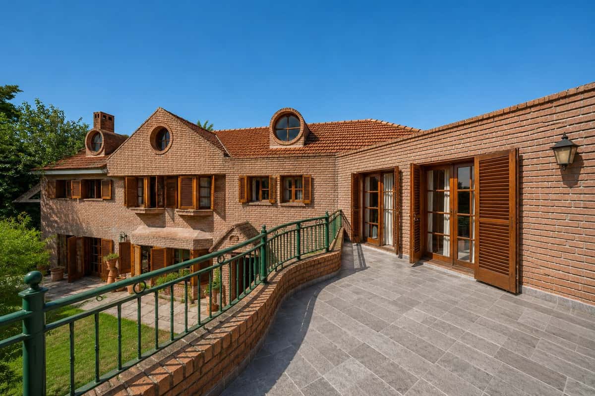 Residencia sobre Av. Lisboa · Vista al Golf
