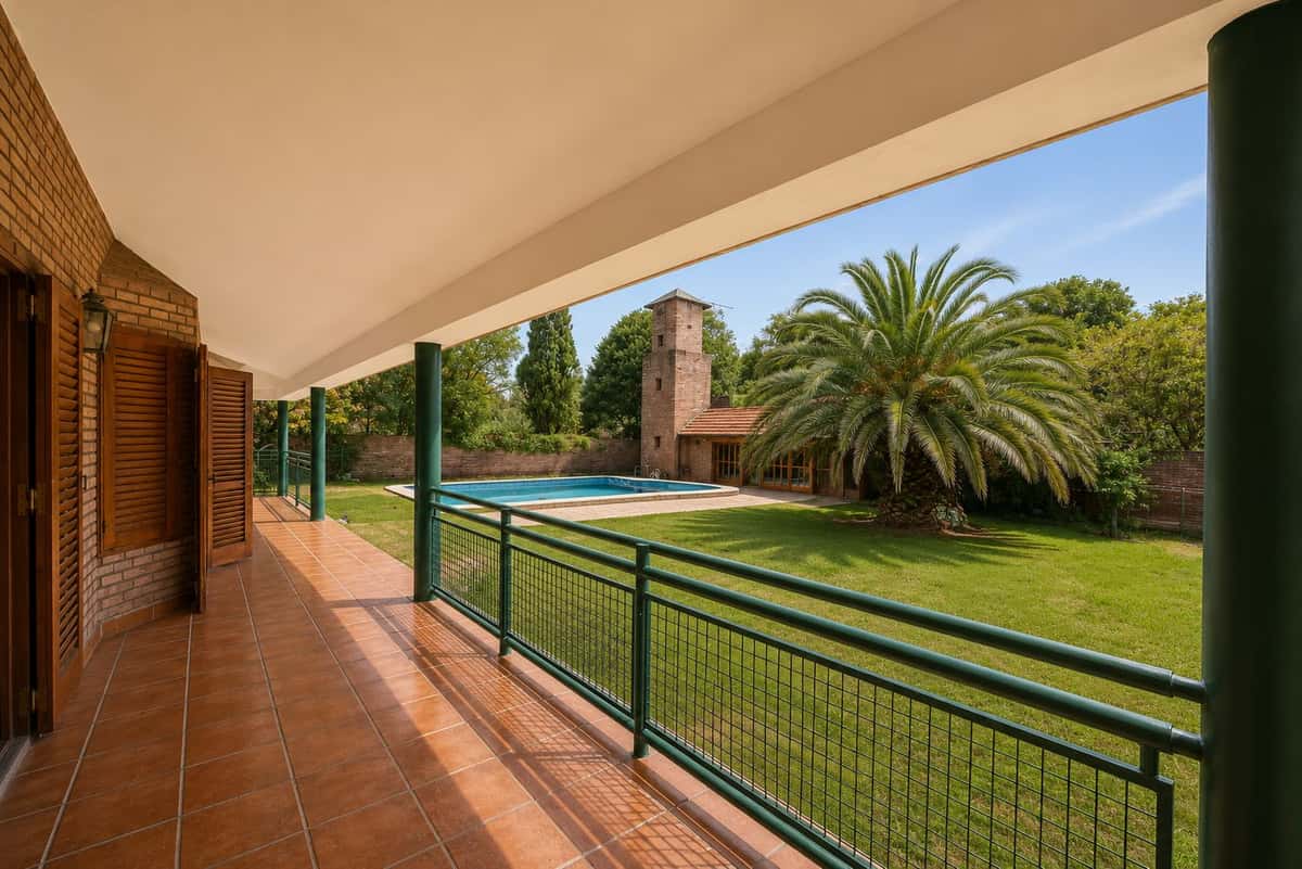 Residencia sobre Av. Lisboa · Vista al Golf